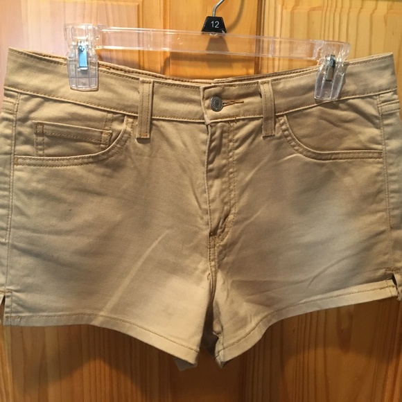 Levi’s Shorts - Picture 2 of 5